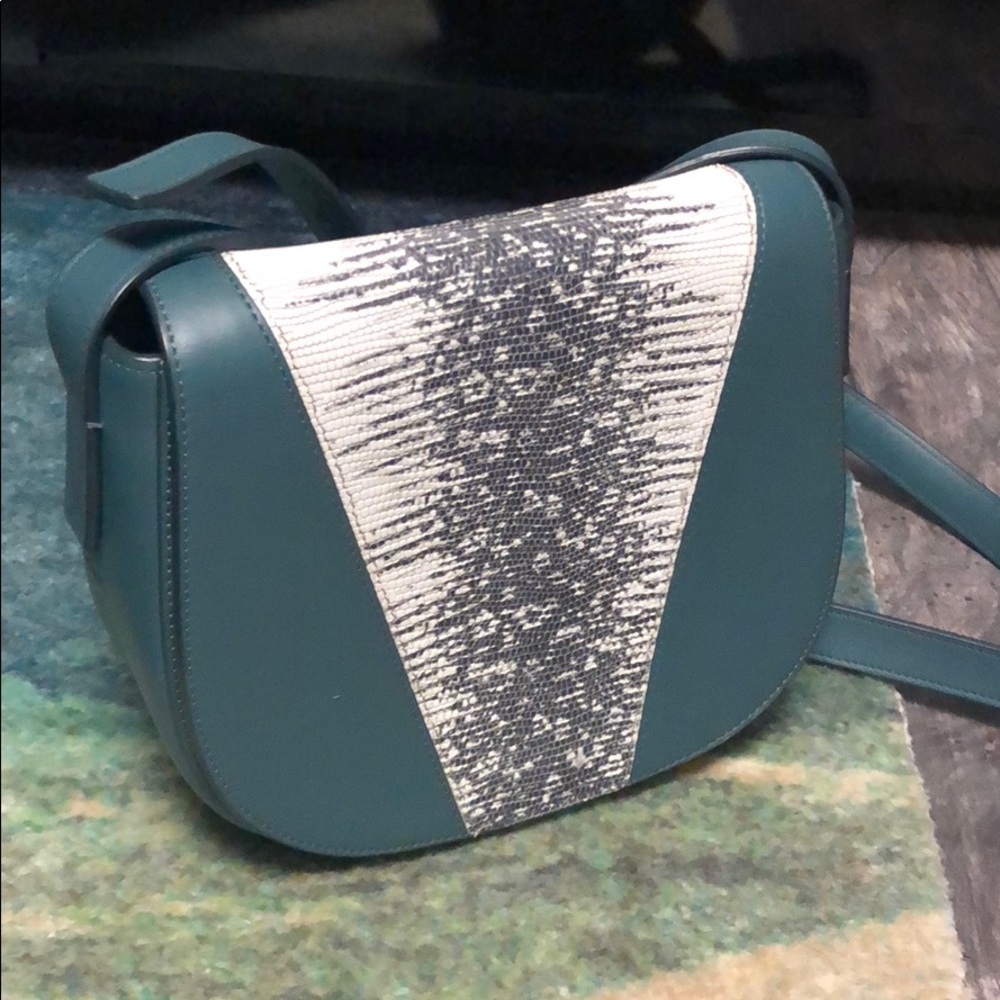 Amazing Vince Cross Body Bag